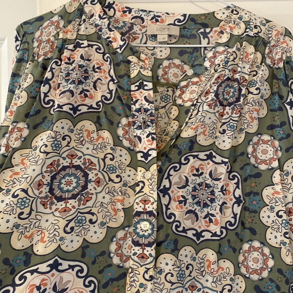 Loft tunic in like new condition - Picture 3 of 4